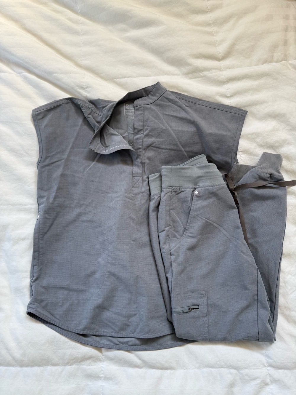 FIGS Rafaela top (XXS) & Zamora joggers (XXSP) in Space Grey